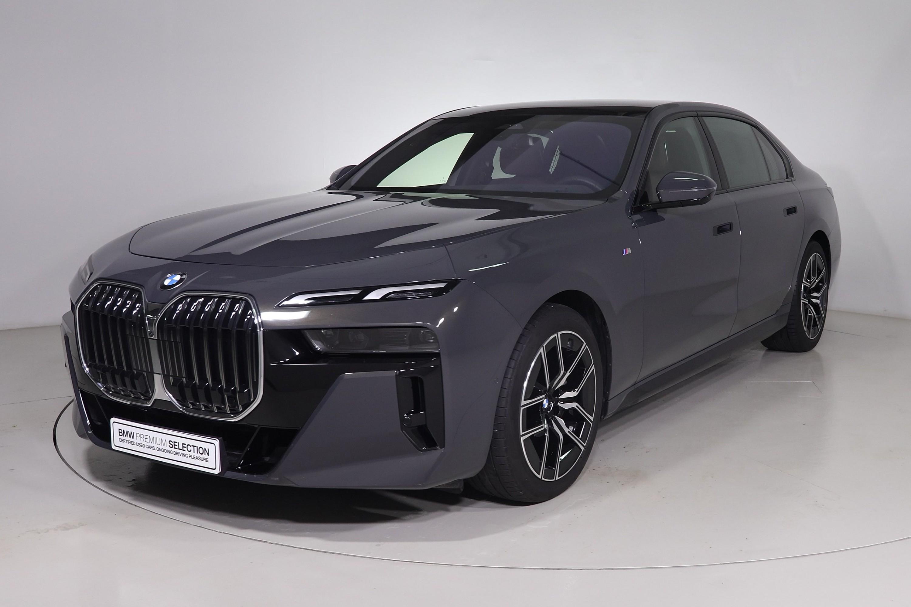 735i